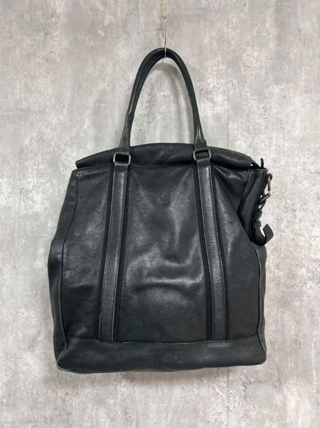 버버리 블랙 소가죽 토트백 상품이미지2