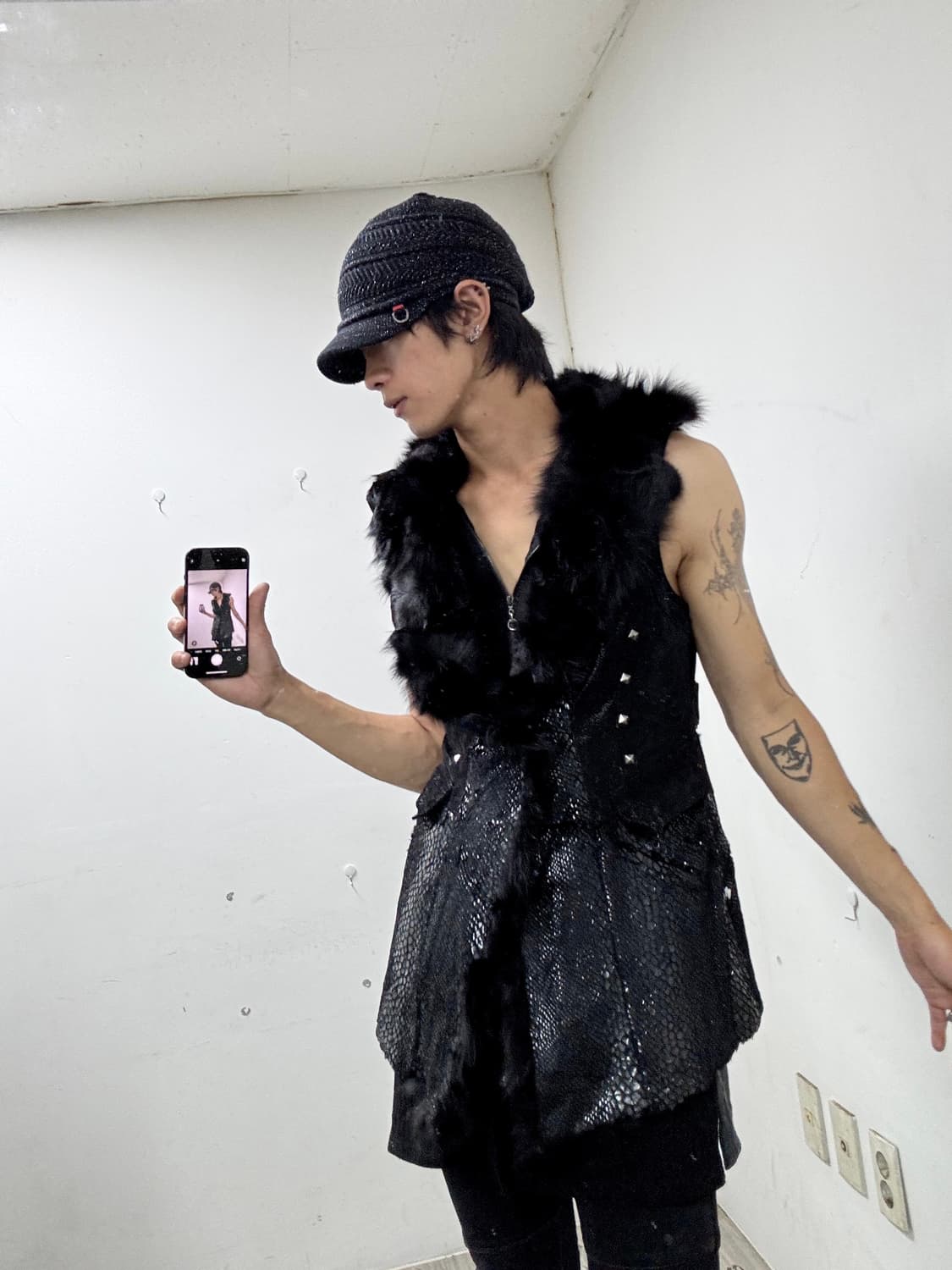 V-Kei Rare Python Design Studded Fur Tr 상품이미지1