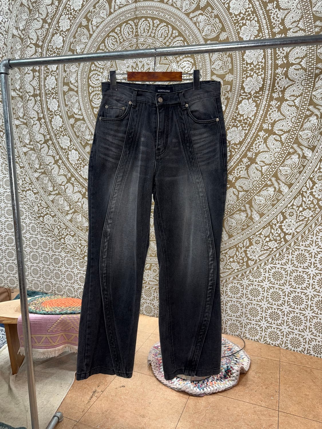 우알롱 절개 디테일 흑청 데님팬츠  상품이미지3