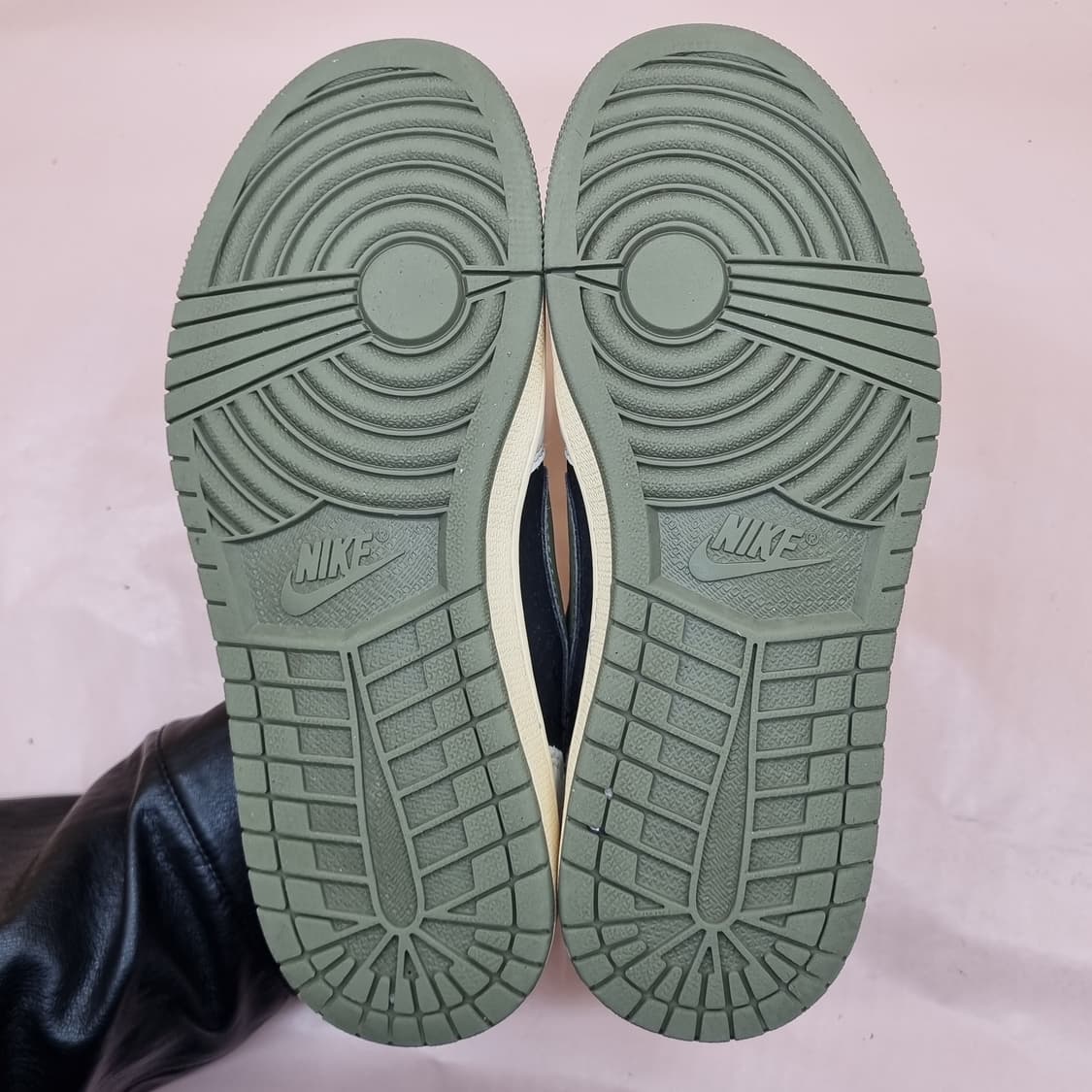 나이키 에어 조던1 트레비스 스캇 운동화 250 상품이미지3