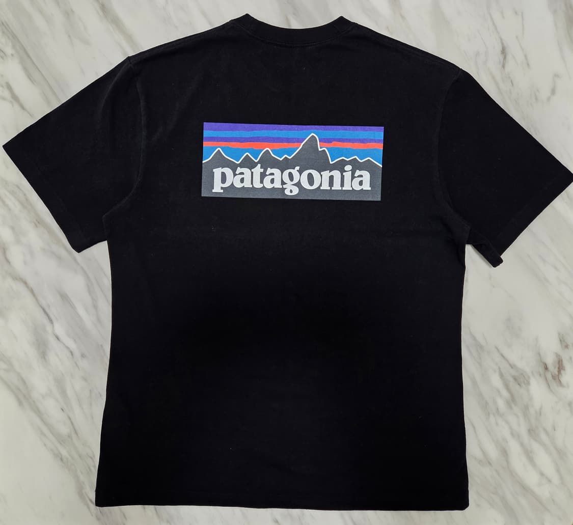 파타고니아 블랙 프린트 반팔 티셔츠  상품이미지1