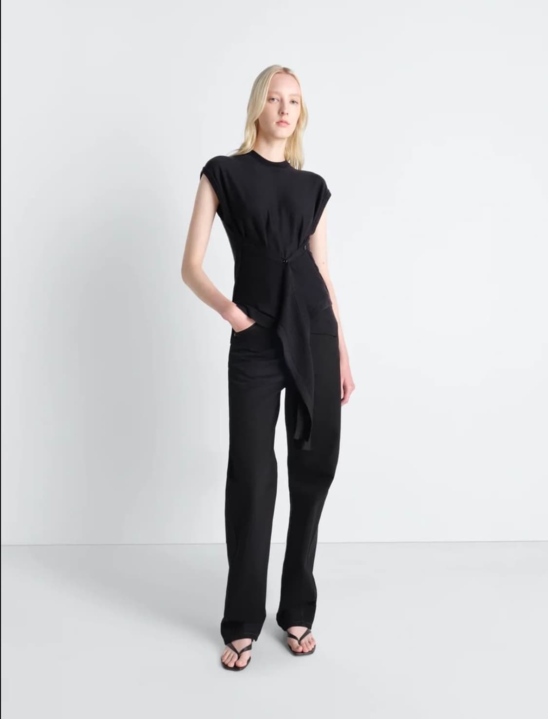 (XS,S,M) 르메르 슬리브리스 버튼 탑 블랙 26SS 상품이미지6