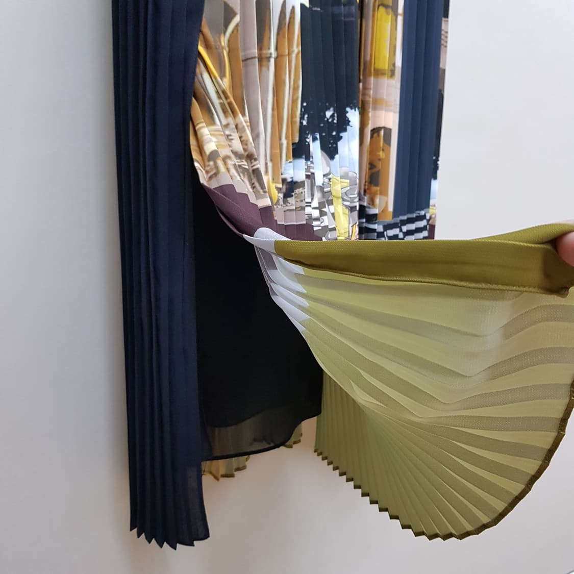 한섬 래트바이티 플리츠 배색 원피스 82-94-160사이즈 상품이미지4