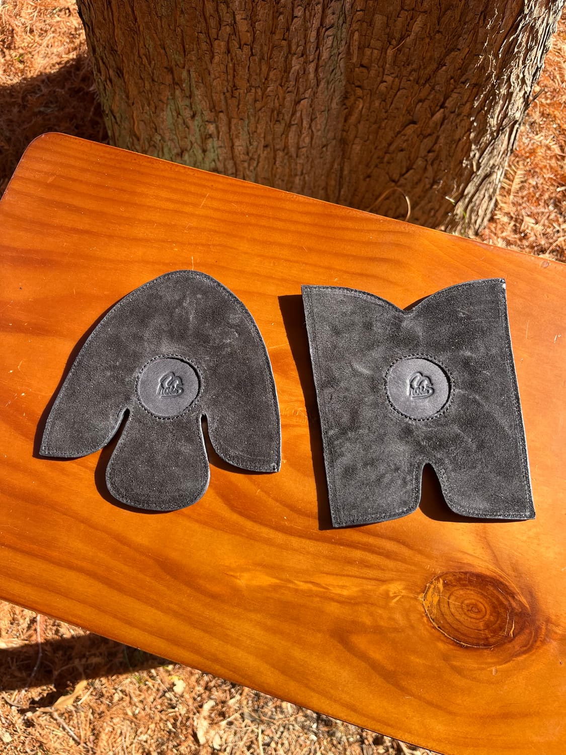 Hand-Embroidered Leather Cup Coaster 상품이미지2