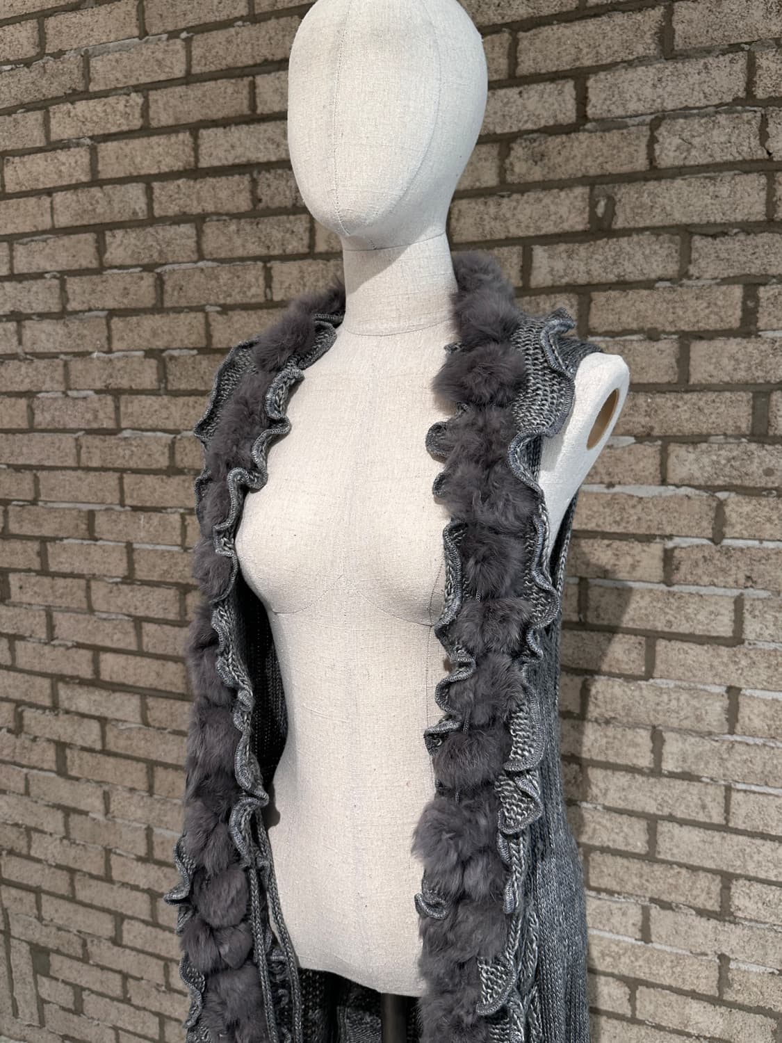 그레이 러플 퍼 니트 롱 베스트 상품이미지2