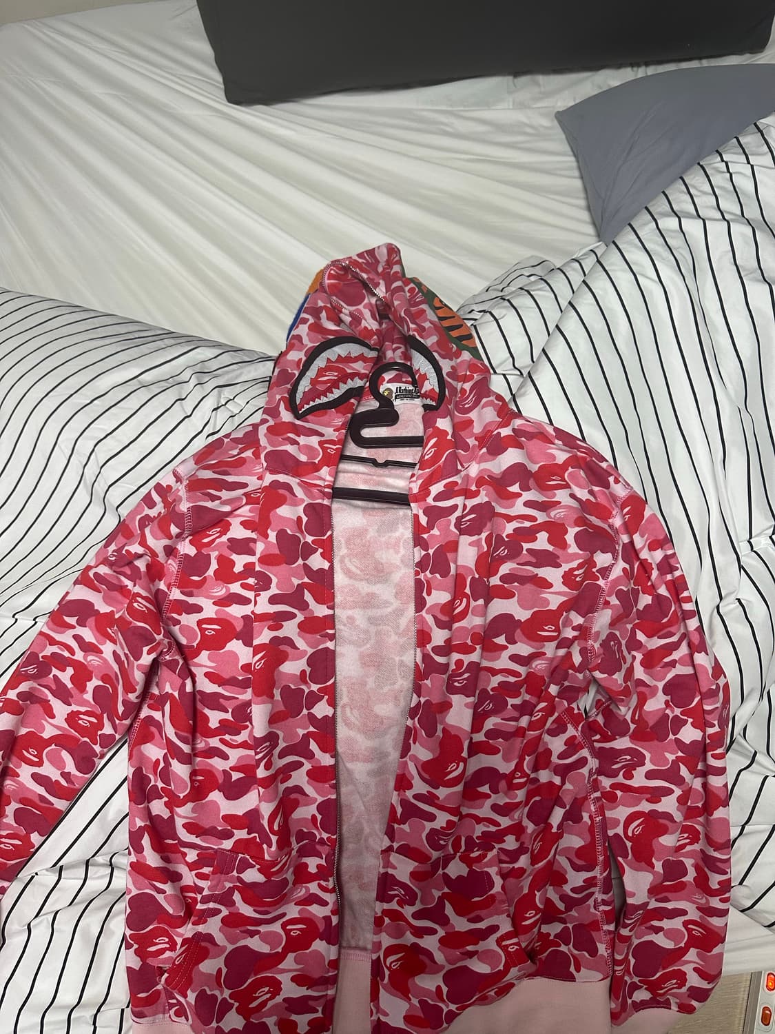 베이프 샤크 핑크 후드집업 팝니다  상품이미지2