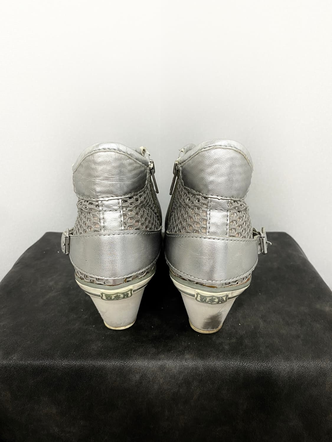 Ash Silver Mesh Multi-Buckle Wedge Sneak 상품이미지5