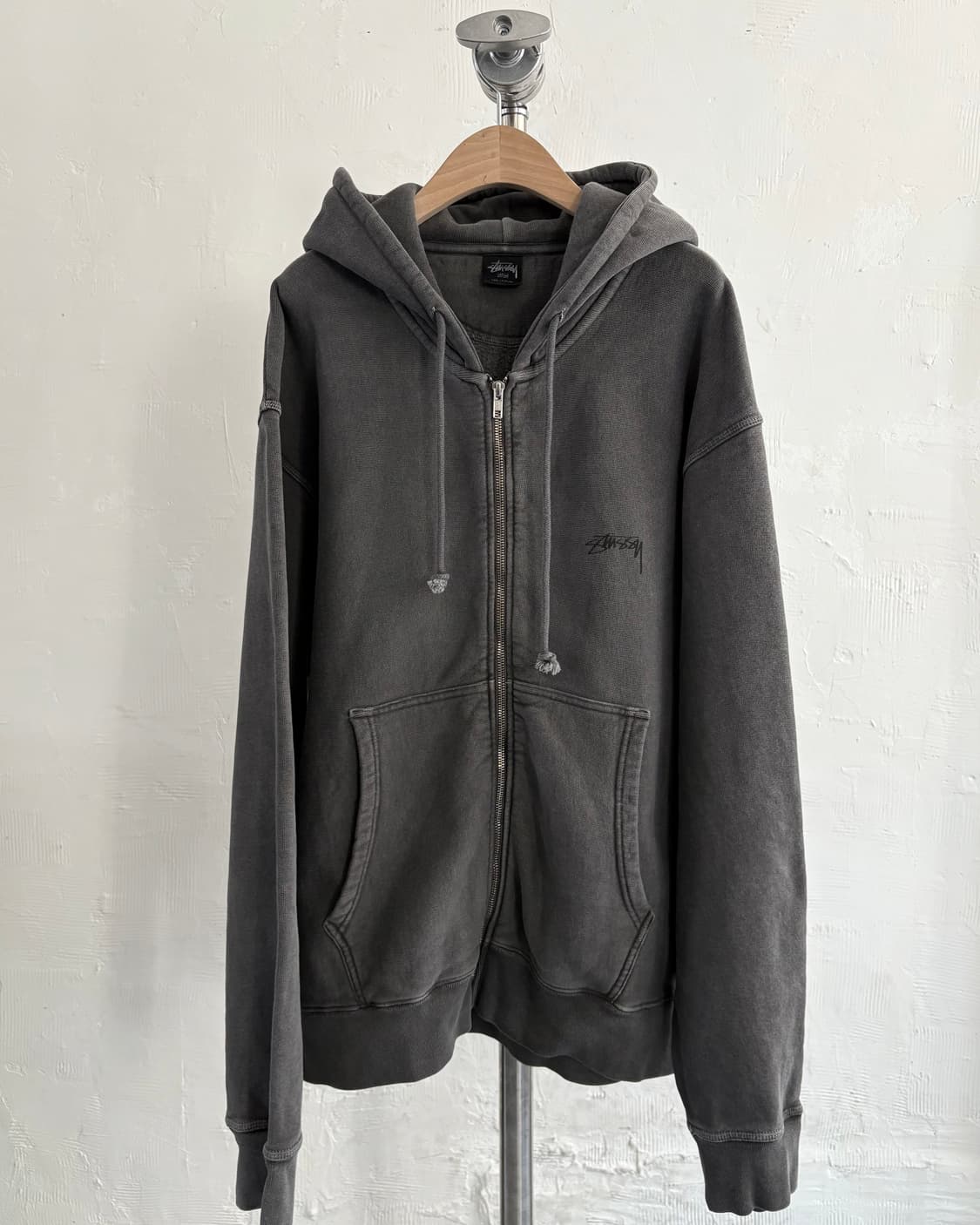 Stussy 스투시 차콜 컬러 피그먼트 후드집업 상품이미지1