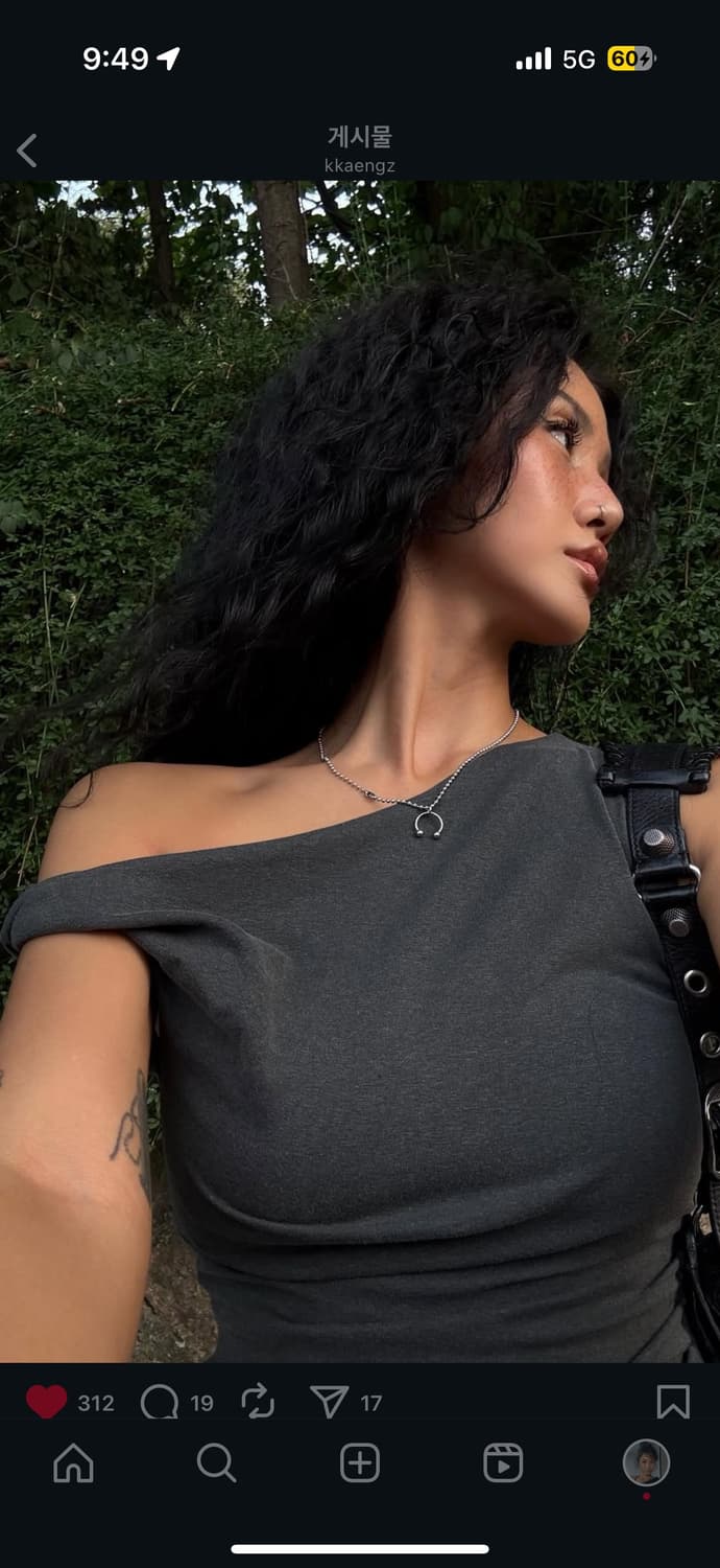 셔링 오프숄더 티 상품이미지2