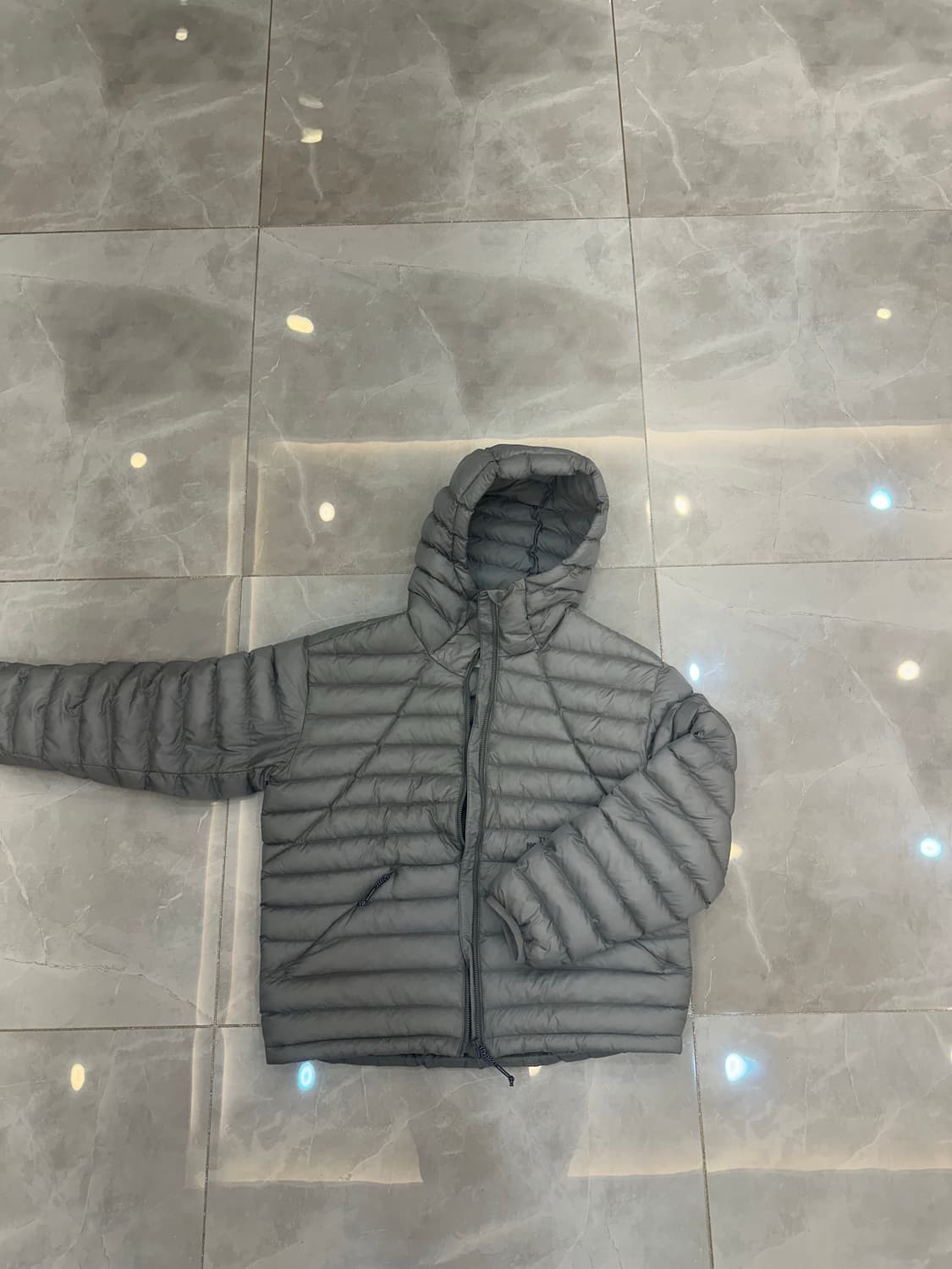 노스페이스 벤투스 온 자켓 실버 (경량패딩 현재 s리셀가 36만원) 상품이미지2