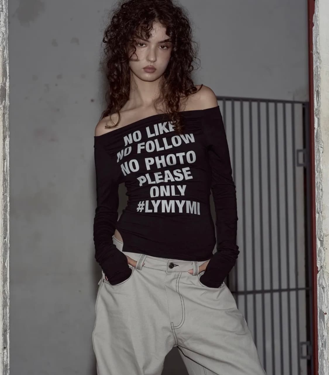 플리즈노팔로우 Kacy Lettering Long Off-Shoulder 상품이미지1