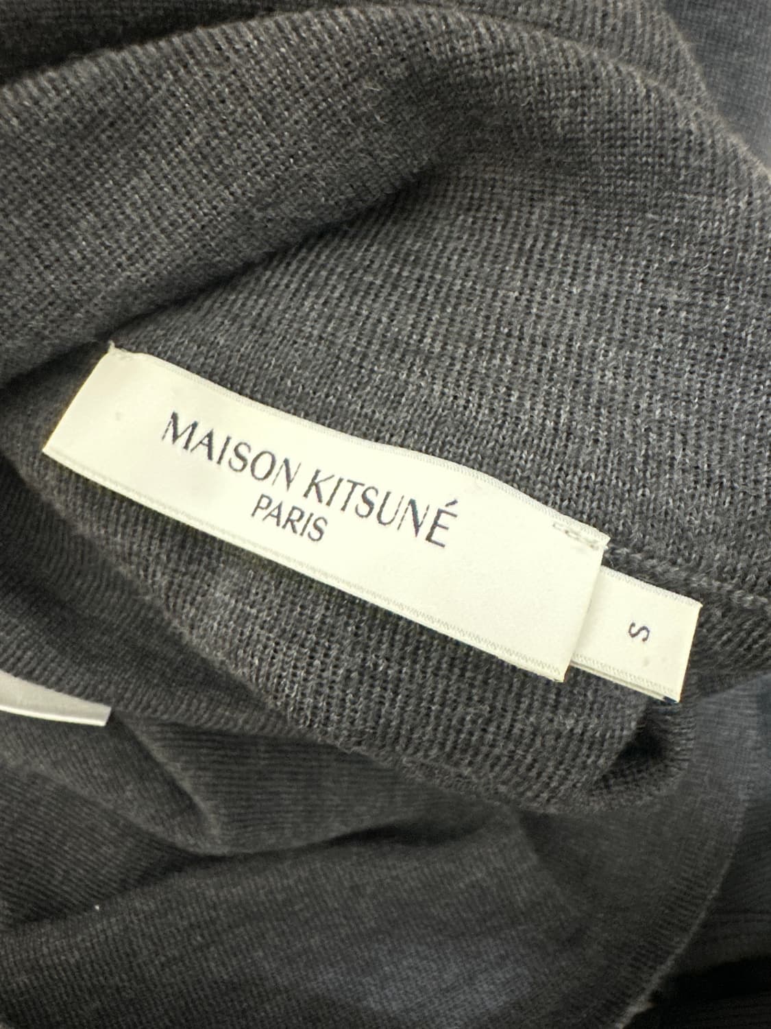 메종 키츠네 그레이 폭스 헤드 패치 니트 원피스 상품이미지4