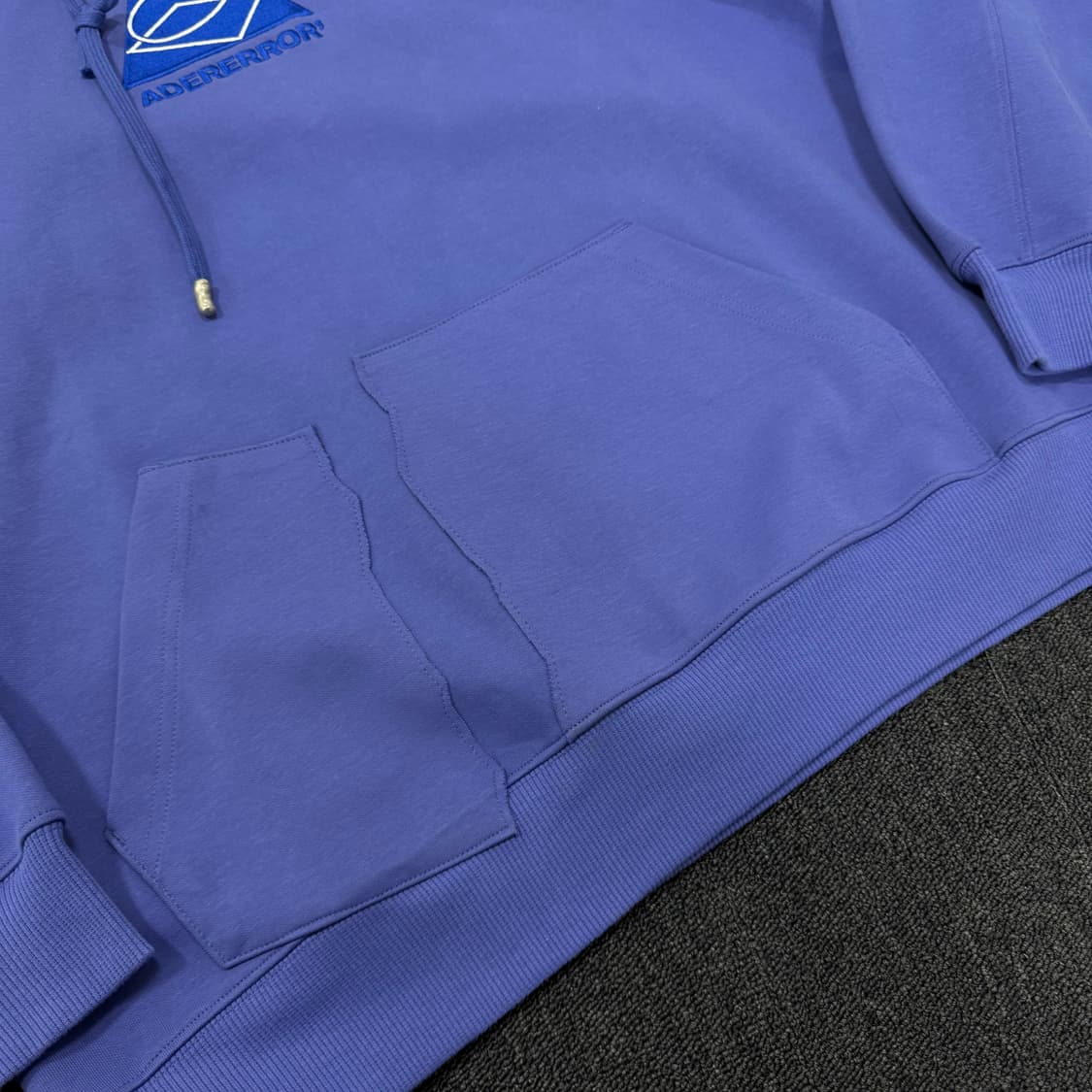 아더에러 디테일 퍼플 A2 후드티 상품이미지6