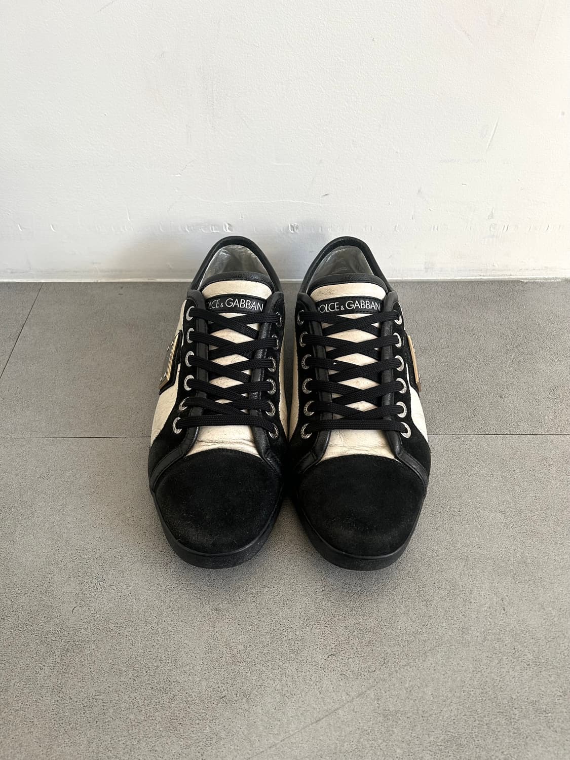 돌체앤가바나 메탈 로고 레더 스니커즈 상품이미지2