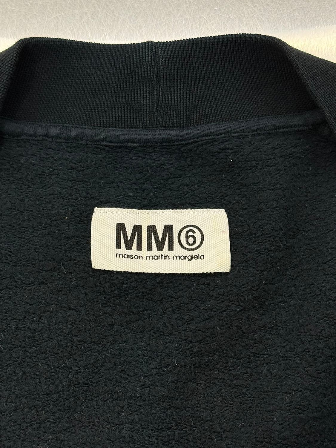 MM6 메종 마르지엘라 아트 백 레인 프린팅 브이넥 코튼 스웨트 셔츠 상품이미지7