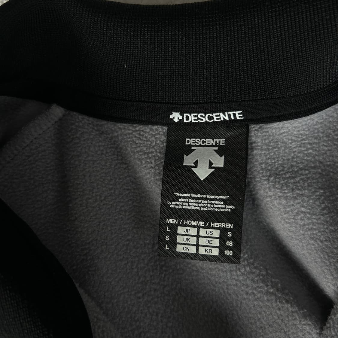 데상트 기모 자켓  상품이미지2