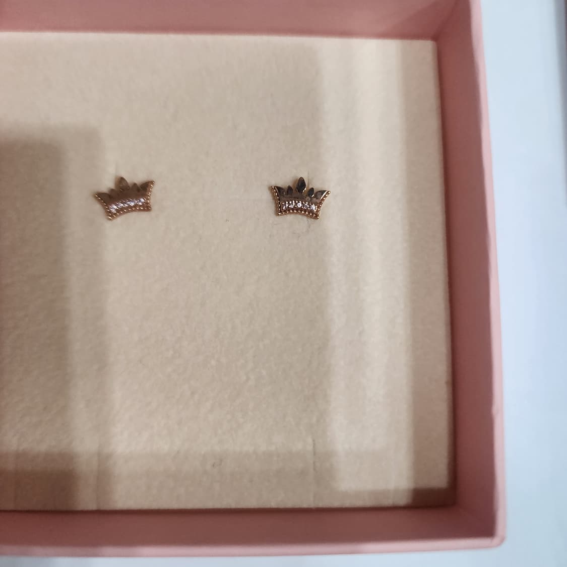 제이에스티나 14K 크라운귀걸이 거의새거 상품이미지2