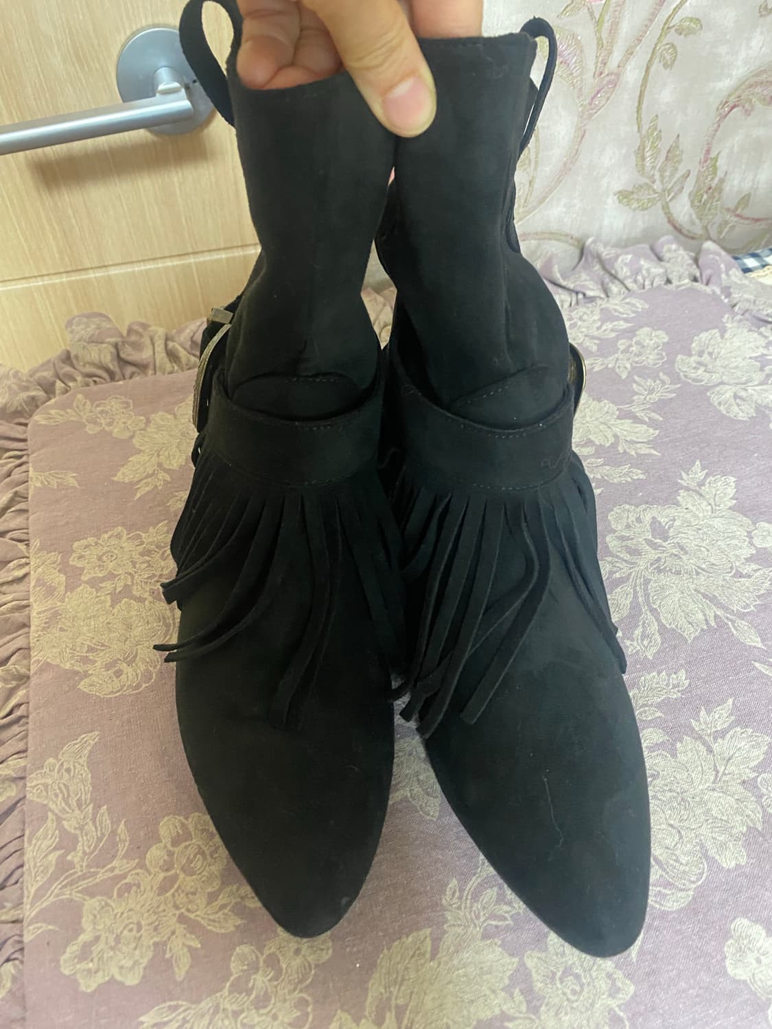 블랙 스웨이드 테슬 부츠 240(새상품) 상품이미지4