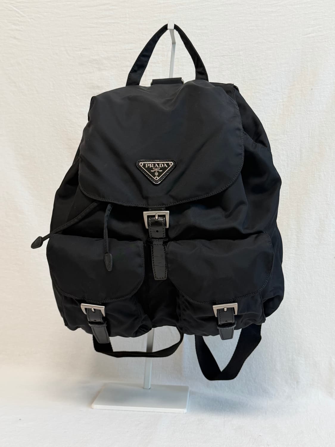 정품 프라다 포코노 나일론 투포켓 미디움 백팩 블랙 상품이미지2