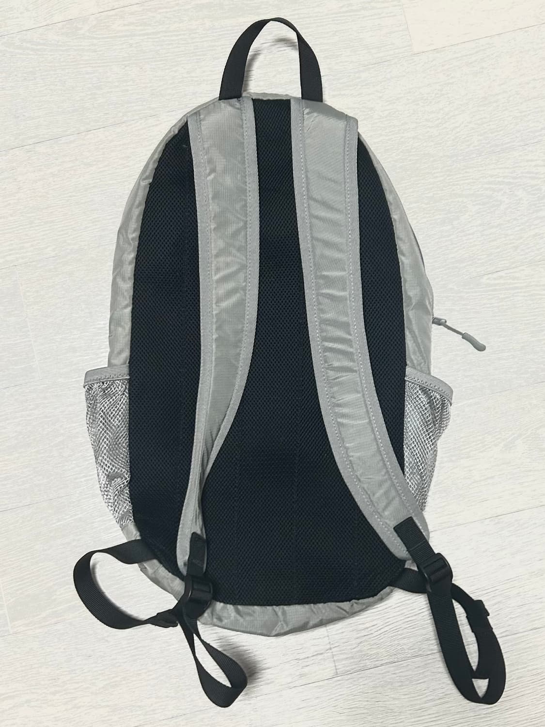 산산기어 23 fw 백팩 그레이 은색 실버 회색 가방 상품이미지3