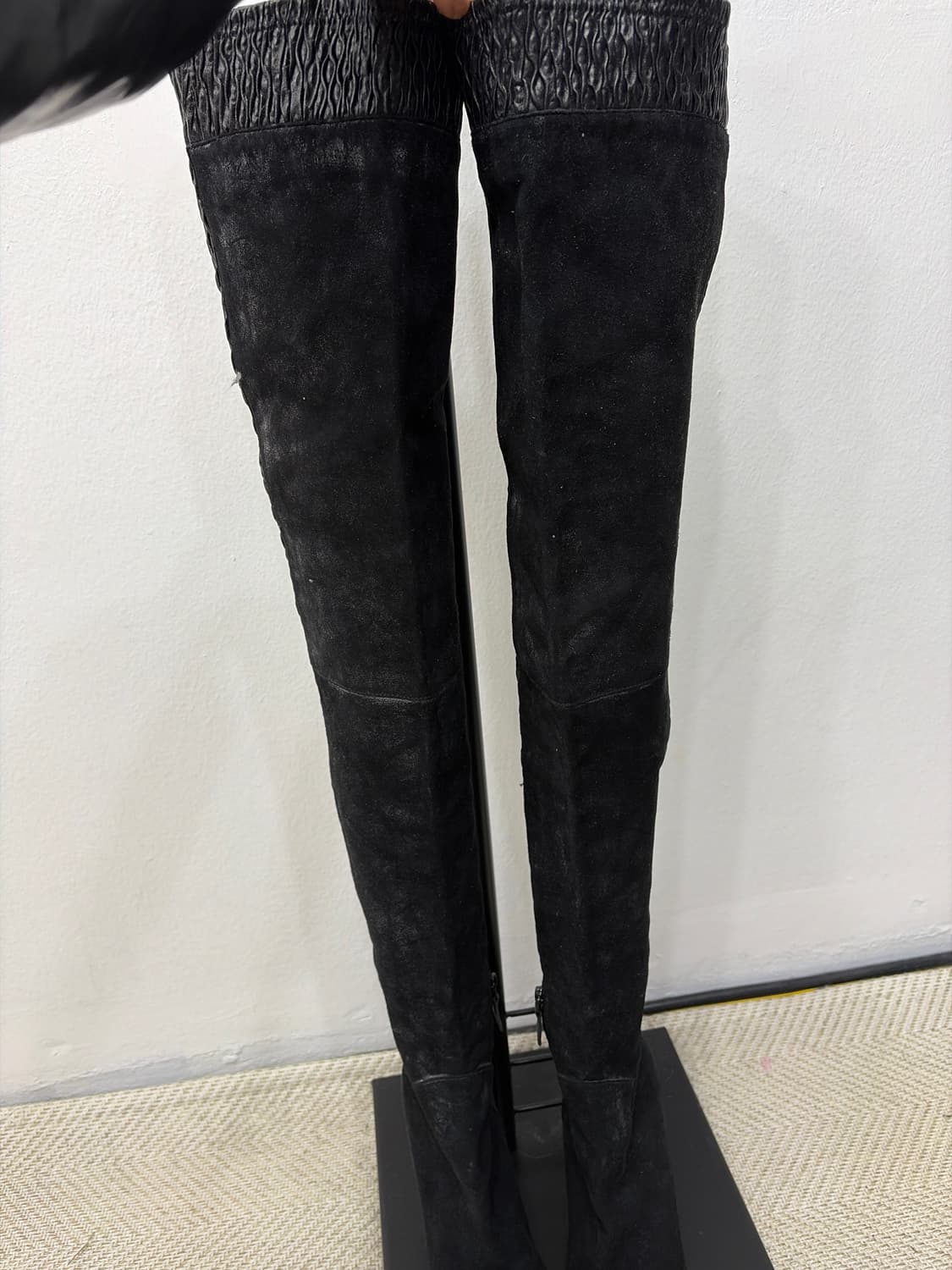 정품) 샤넬 블랙 스웨이드 롱부츠 38(250) 상품이미지2