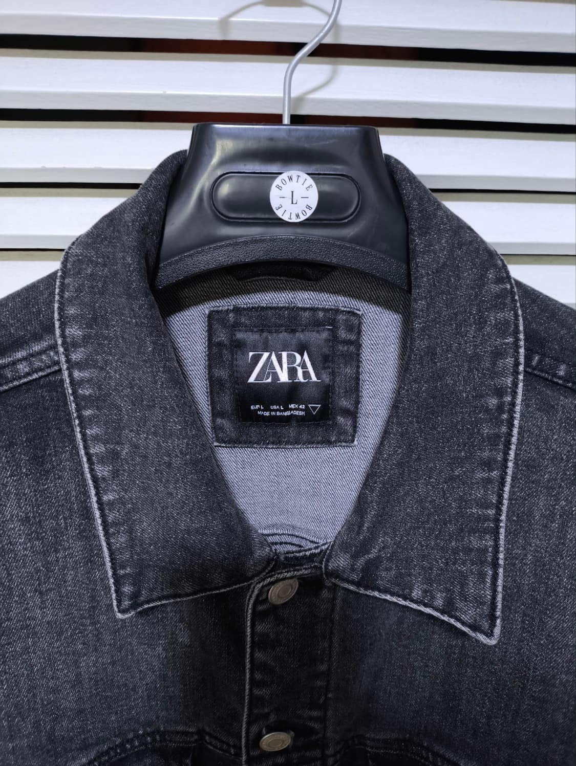 EUR L (XL) 자라 흑청 데님자켓 트러커 상품이미지2