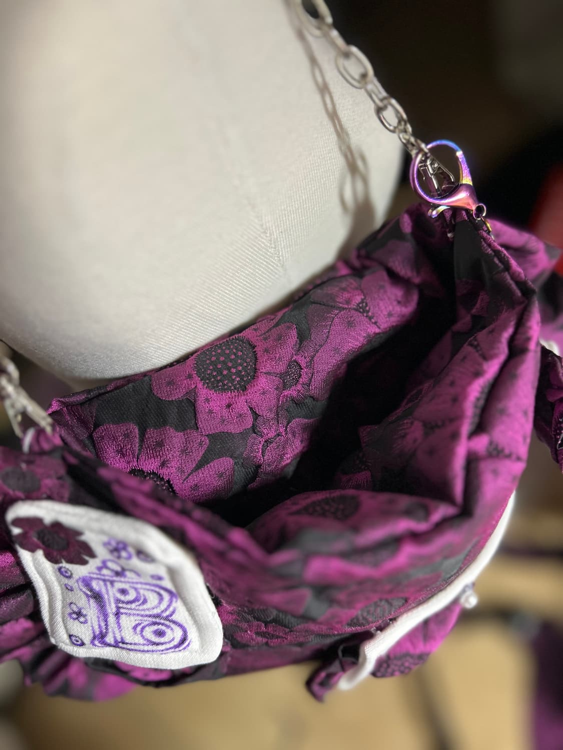 ･:*+. 핸드메이드 퍼플 화이트 패치 플라워 고딕 쿠션 가방 상품이미지2