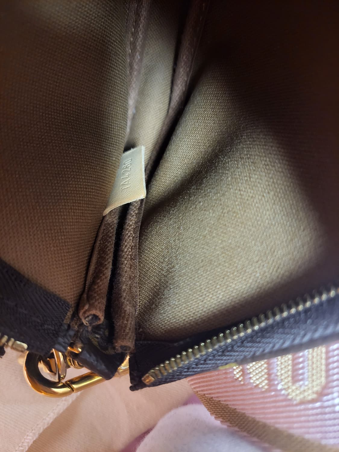 정품)급처상태좋음!루이비통 핑크 멀티 포쉐트 악세수아 가방 크로스백숄더백 상품이미지5