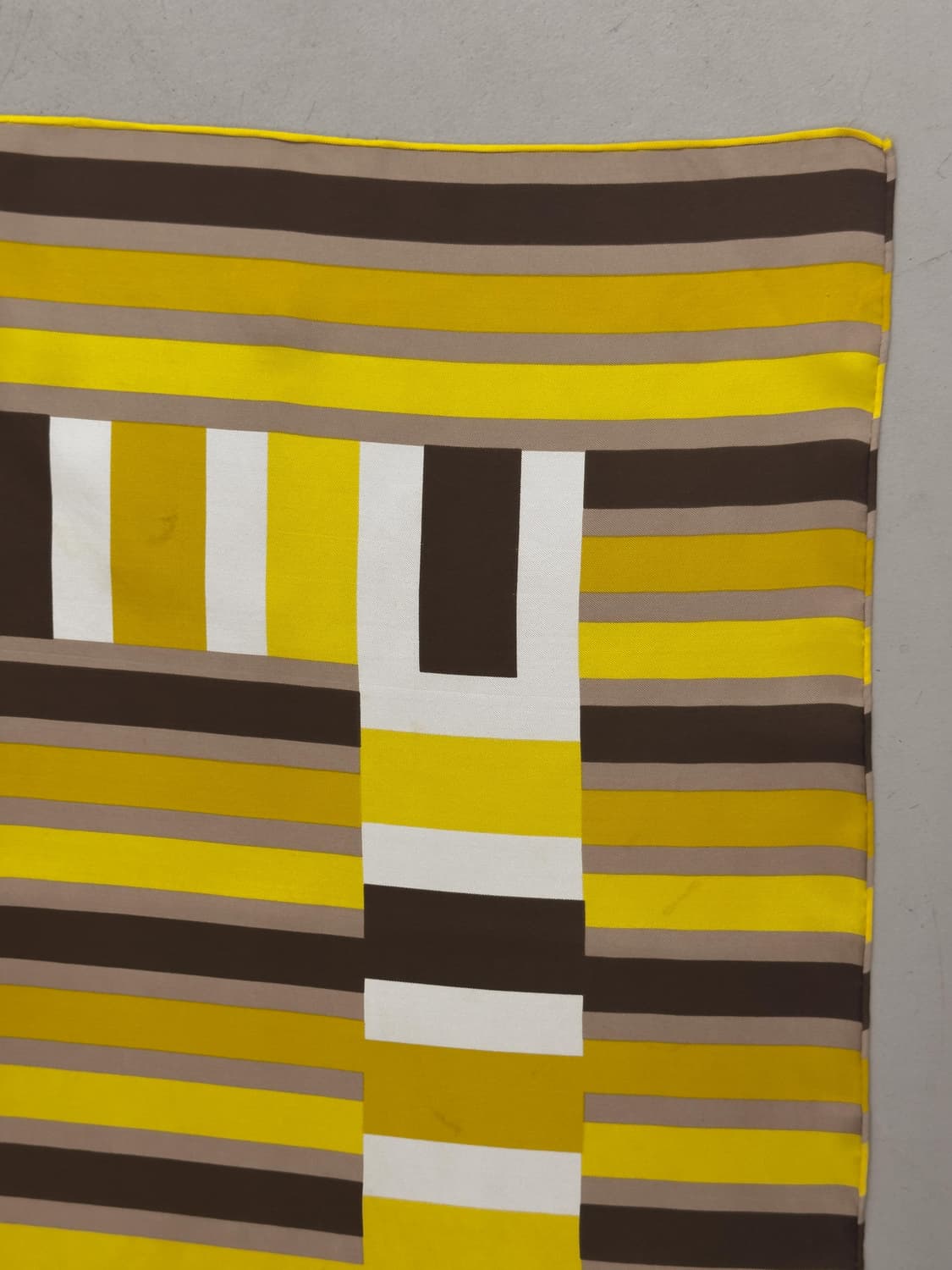 입생로랑 스카프 상품이미지3