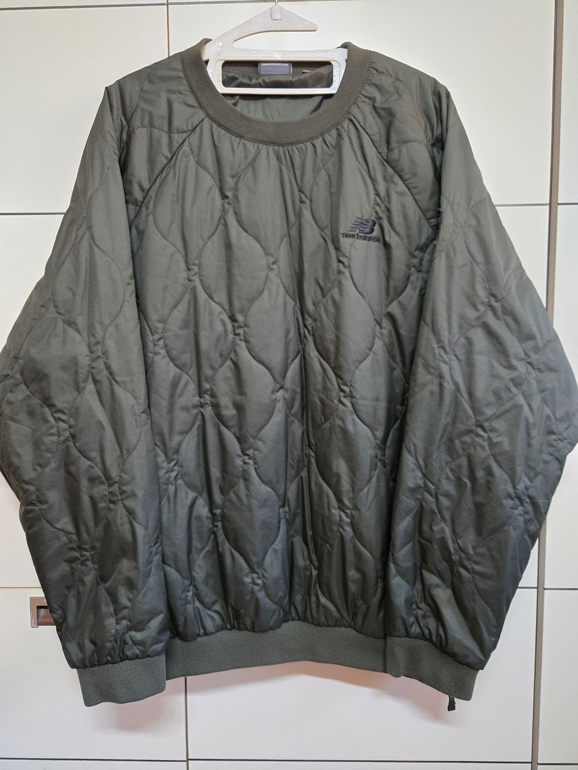 뉴발란스  누빔 퀼팅 맨투맨 상품이미지2