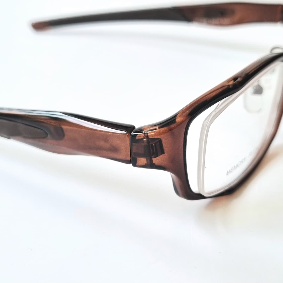 데드스탁 가볍고 유연한 착용감, 유니크한 쉐입 안경테 806 상품이미지7