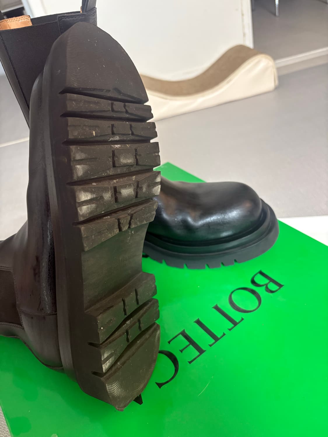 보테가 러그 부츠 275 사이즈 판매합니다 새상품급 박스랑 다있음 상품이미지1