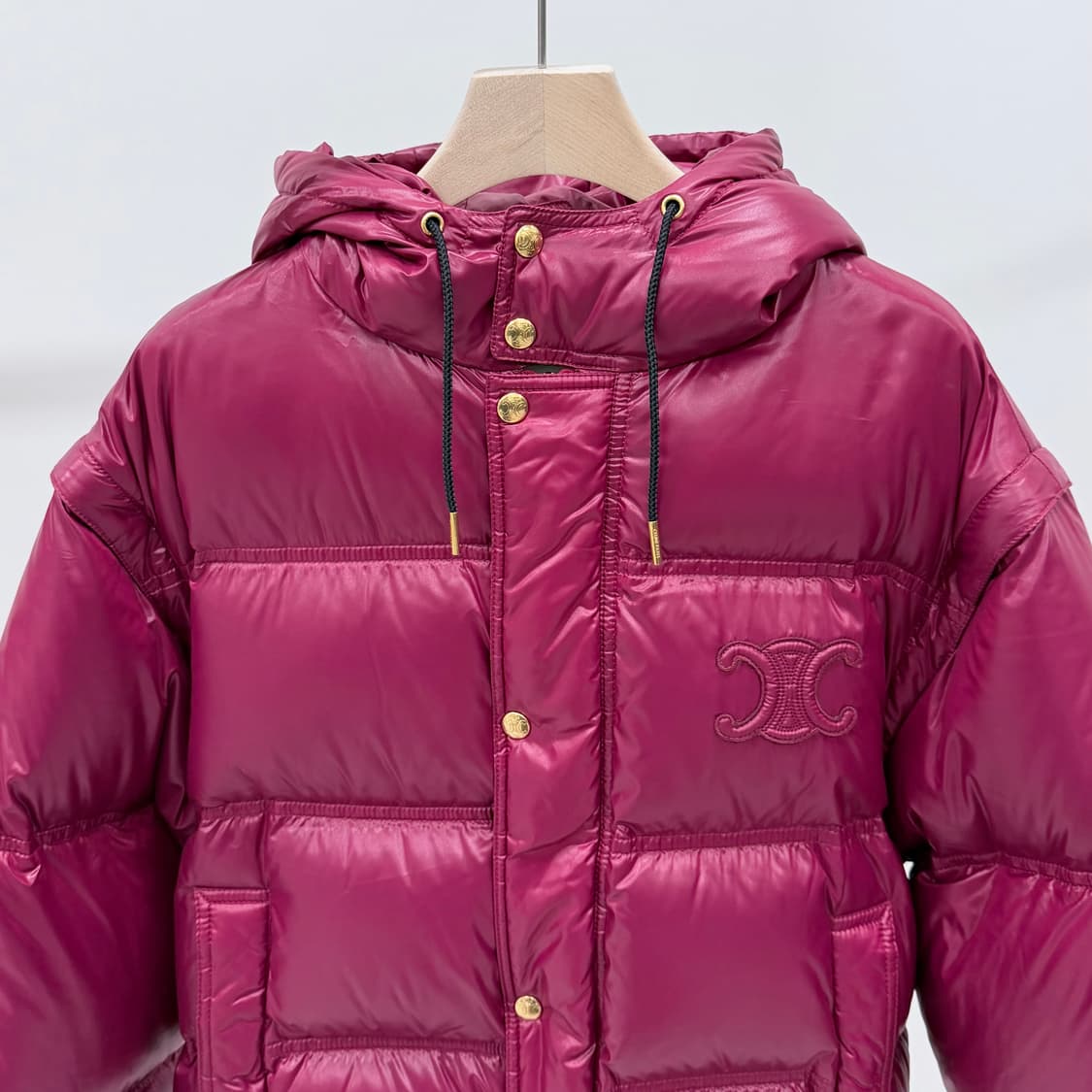 [S+급/38] 셀린느 라이트웨이트 나일론 크롭 트리옹프 여성패딩 상품이미지3