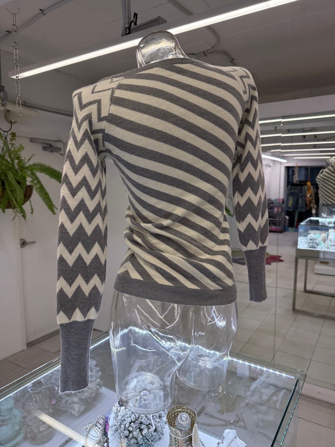 stripe v-neck sweater 상품이미지3