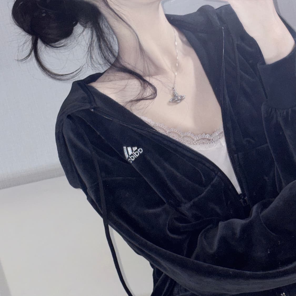 아디다스 블랙 벨벳 트레이닝 크롭 집업 m 상품이미지3