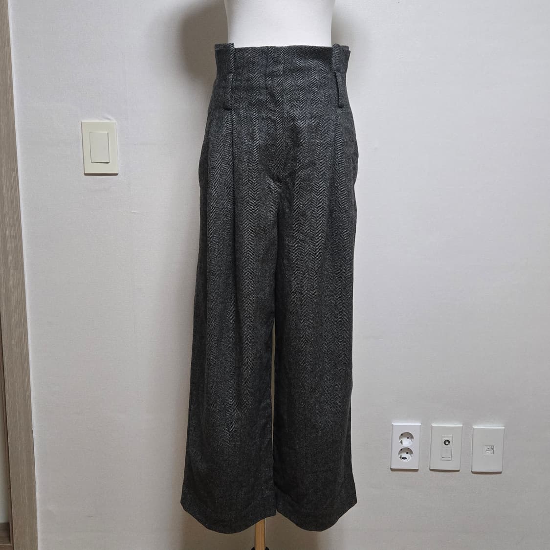 코스 하이웨이스트 핀턱 슬랙스  상품이미지1