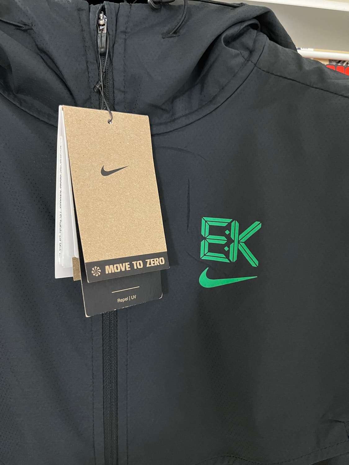 나이키 임파서블리 라이트 킵초게 러닝 재킷  상품이미지3