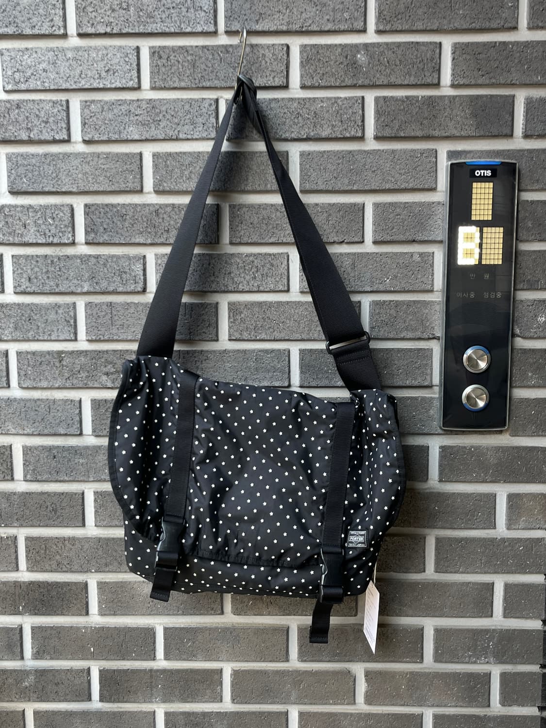 Porter 포터 별 패턴 크로스백  상품이미지1
