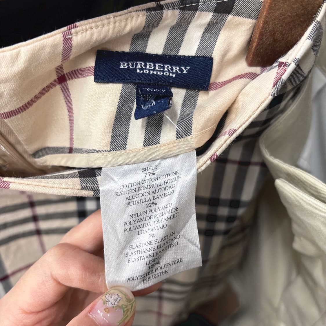 버버리 런던 미니 스커트 노바 체크 패턴 디테일 H라인 베이지 상품이미지6