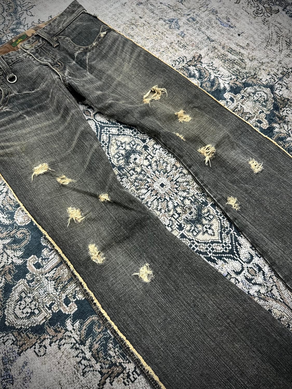 Obelisk bullet damaged flared jeans 상품이미지3