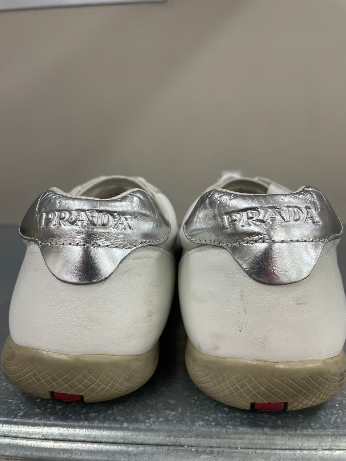 프라다 레더 스니커즈 화이트 7 상품이미지10