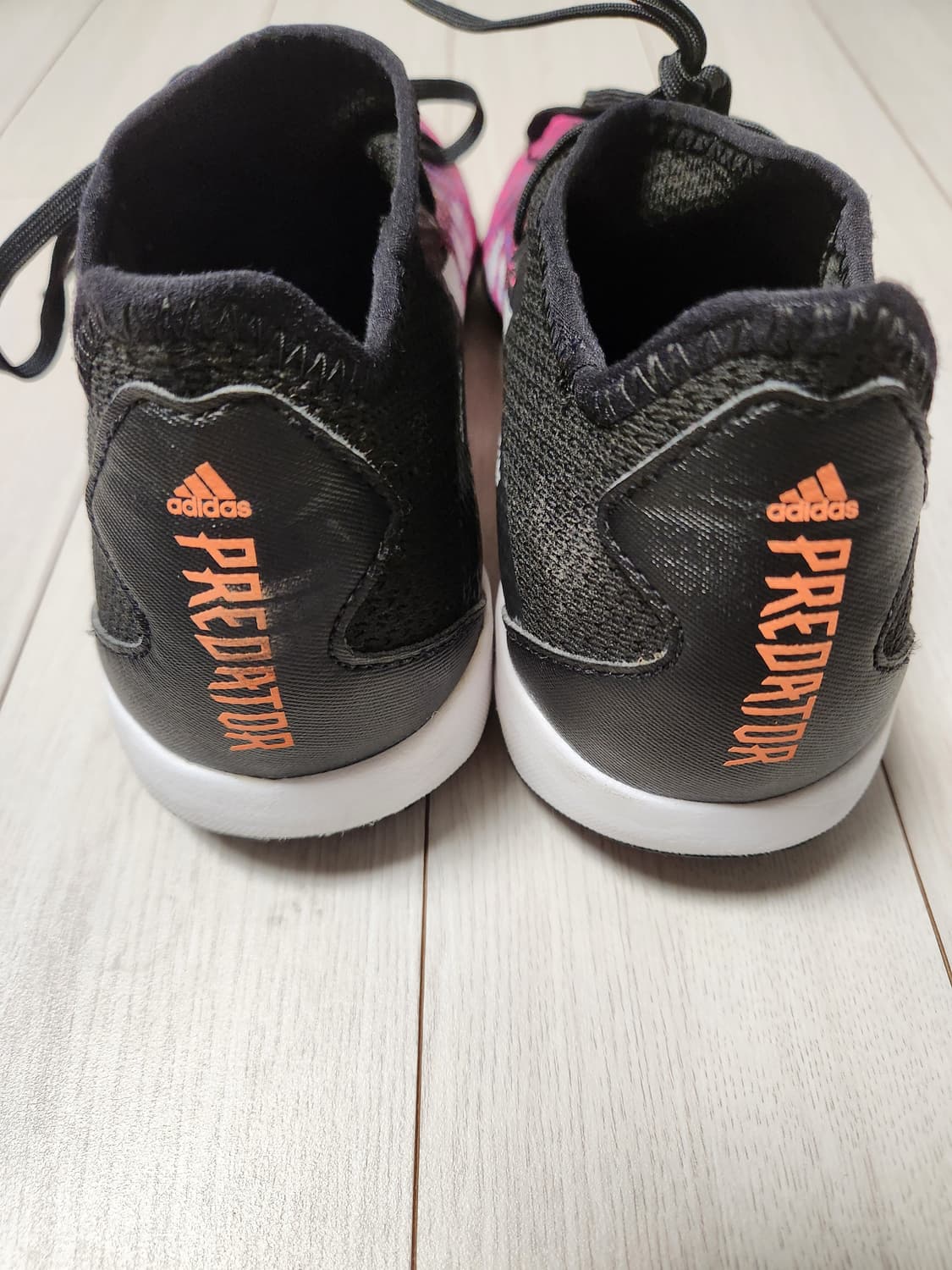 아디다스 프레데터 프릭.3 L TF 풋살화 FW7520 사이즈250

여 상품이미지5