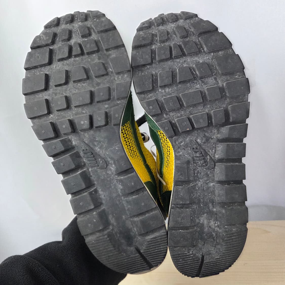 275 나이키 x 사카이 베이퍼와플 투어 옐로우 & 골지 그린 운동화 상품이미지7