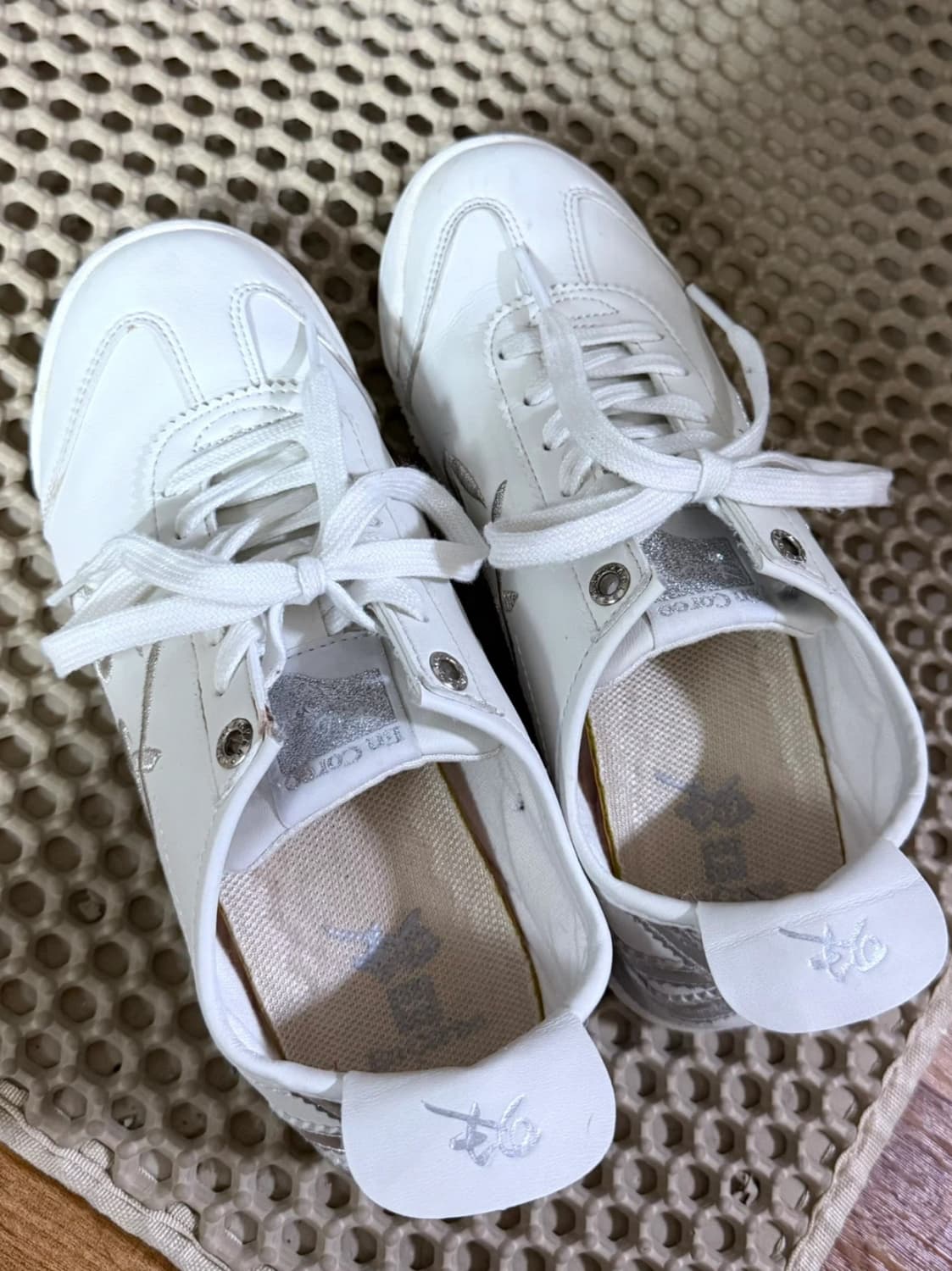 언코리 클래식 스노우 실버 230 (착용 3회) 상품이미지1