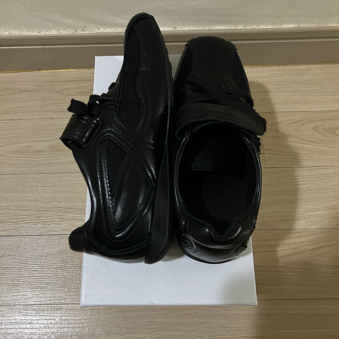 [245] 세인트새틴 포엣 소가죽 레이스업 스트랩 스니커즈 상품이미지3