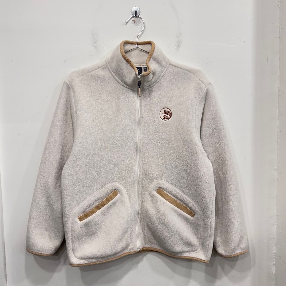 뉴발란스 스쿼럴 와펜로고 뽀글이 플리스 상품이미지2