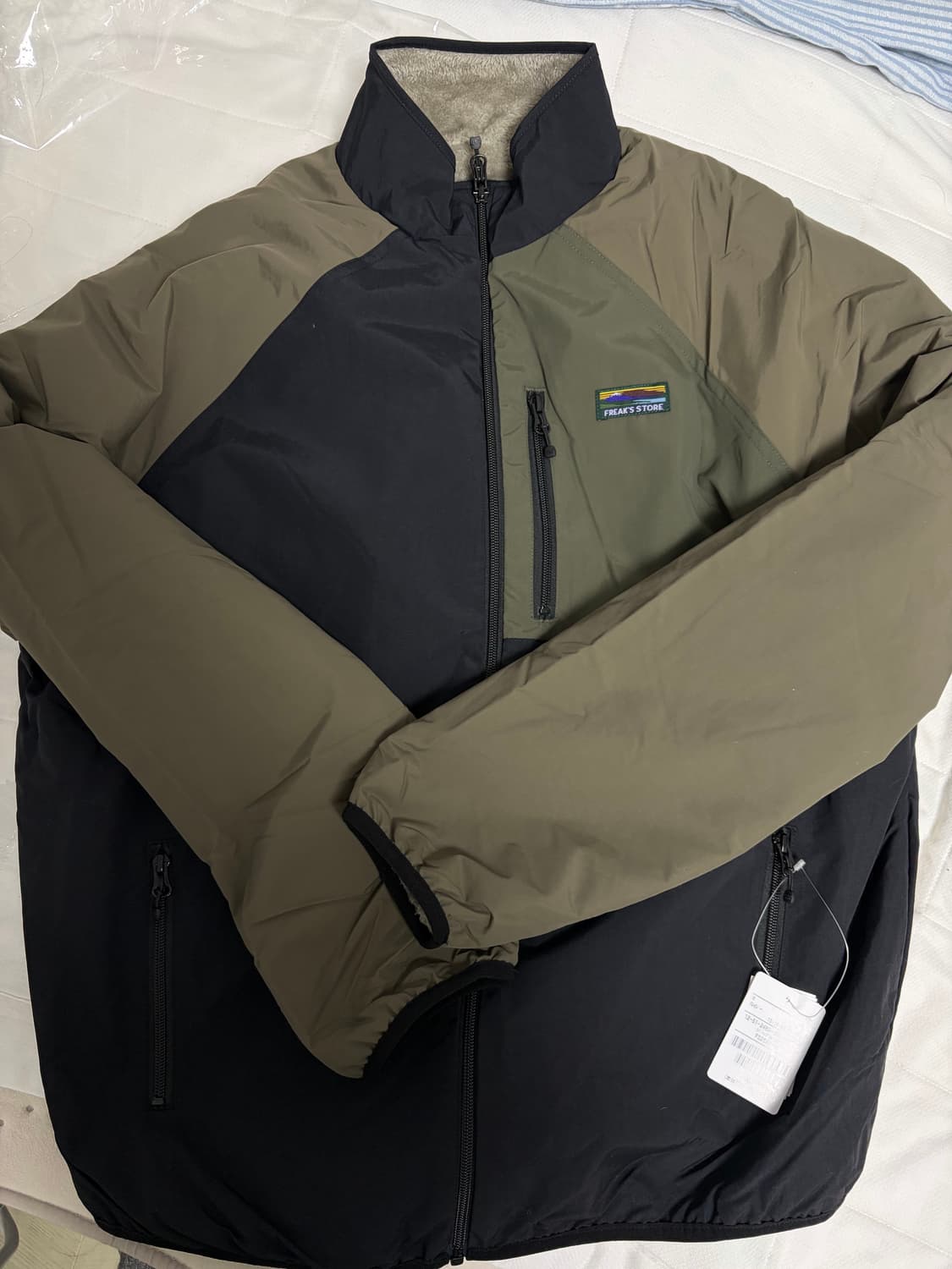 프릭스스토어 리버시블 플리스(후리스) 크레이지 M 새상품 판매합니다 상품이미지1