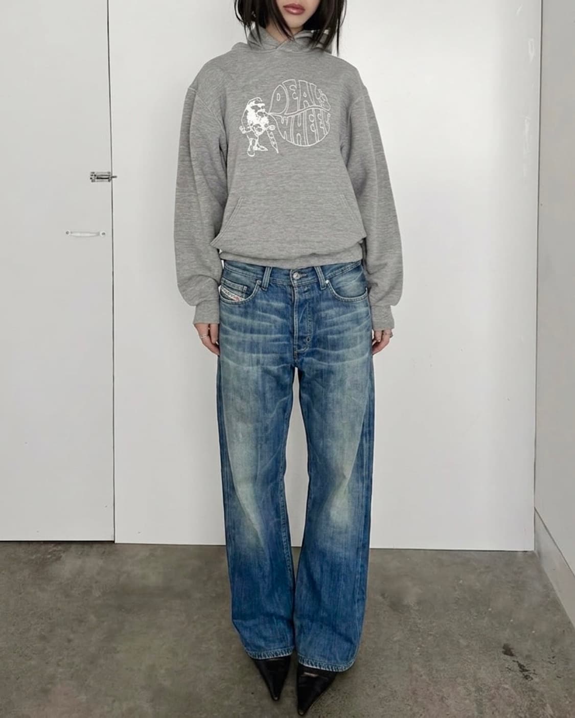 디젤 오센틱 틴티드 세미부츠컷 데님 팬츠 상품이미지1