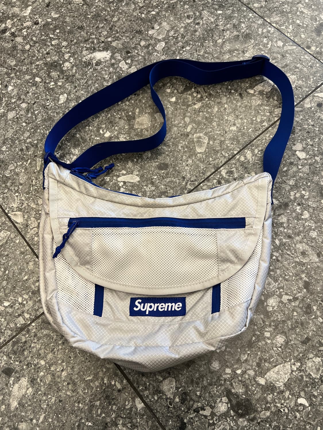 슈프림 메신저백 실버 처분  상품이미지2