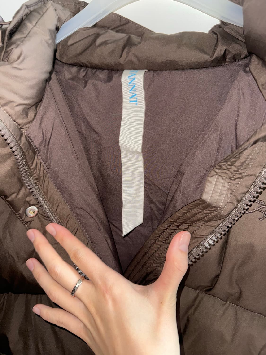 타낫 브라운 푸퍼 패딩 구스다운 크롭 모자 여성패딩추천 경량 모카 상품이미지6